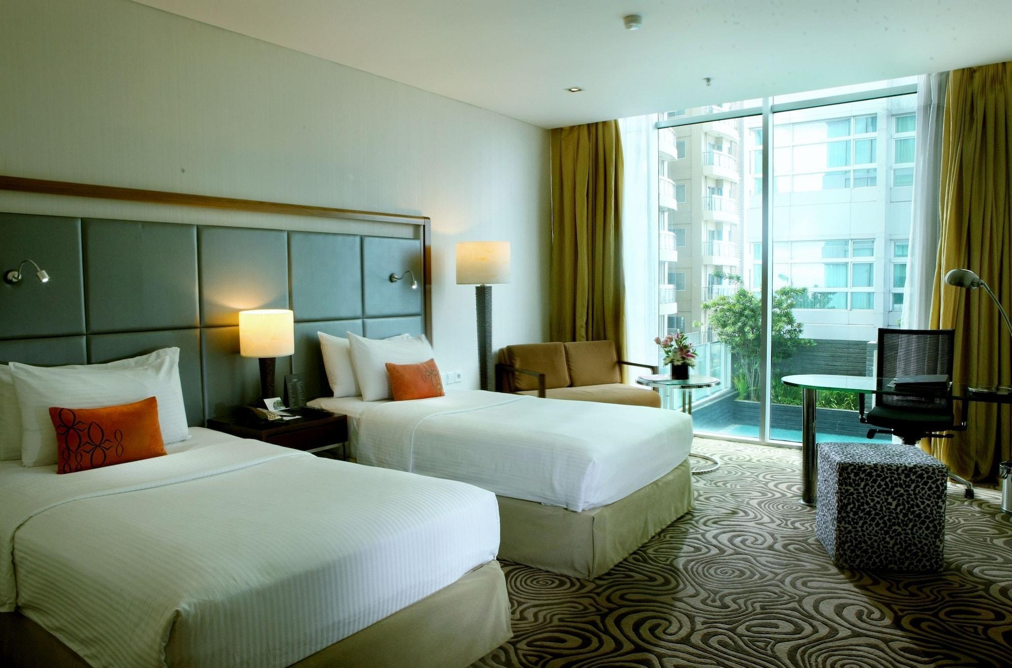 Cambridge Hotel Medan Exterior foto