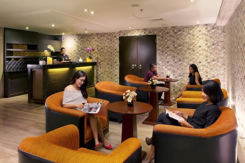 Cambridge Hotel Medan Exterior foto